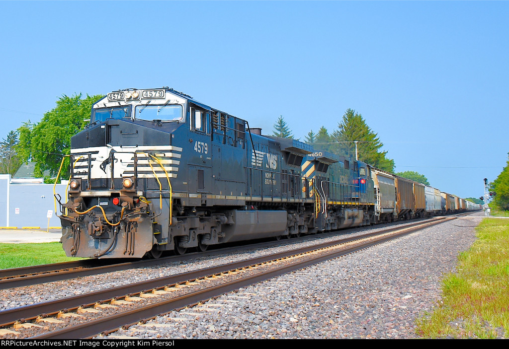 NS 4579 BCOL 4650 UP Train MG3AH